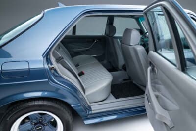 メルセデス・ベンツ「500SEL 5.0 AMG ブルーベリー」（C）Courtesy of RM Sotheby's