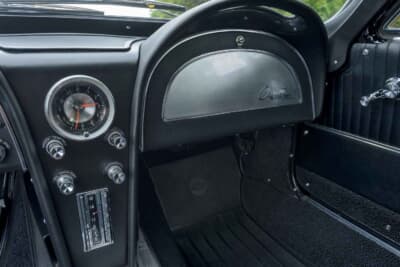 13万7500ドル（邦貨換算約1990万円）で落札されたシボレー「コルベット C2スプリットウインドウ」（C）Courtesy of RM Sotheby's
