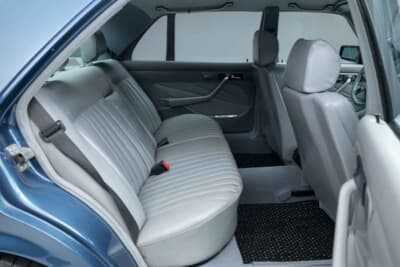 メルセデス・ベンツ「500SEL 5.0 AMG ブルーベリー」（C）Courtesy of RM Sotheby's