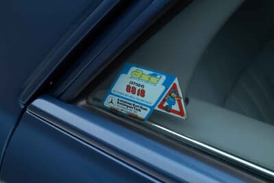 メルセデス・ベンツ「500SEL 5.0 AMG ブルーベリー」（C）Courtesy of RM Sotheby's