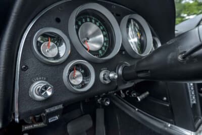 13万7500ドル（邦貨換算約1990万円）で落札されたシボレー「コルベット C2スプリットウインドウ」（C）Courtesy of RM Sotheby's