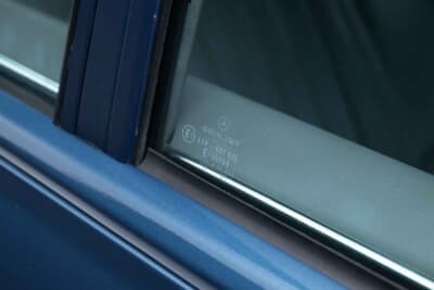 メルセデス・ベンツ「500SEL 5.0 AMG ブルーベリー」（C）Courtesy of RM Sotheby's