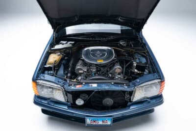 メルセデス・ベンツ「500SEL 5.0 AMG ブルーベリー」（C）Courtesy of RM Sotheby's