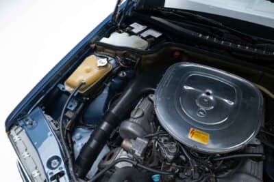 メルセデス・ベンツ「500SEL 5.0 AMG ブルーベリー」（C）Courtesy of RM Sotheby's