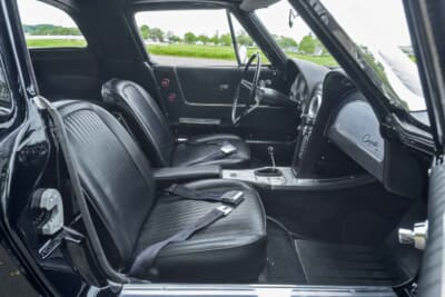 13万7500ドル（邦貨換算約1990万円）で落札されたシボレー「コルベット C2スプリットウインドウ」（C）Courtesy of RM Sotheby's