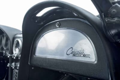 13万7500ドル（邦貨換算約1990万円）で落札されたシボレー「コルベット C2スプリットウインドウ」（C）Courtesy of RM Sotheby's