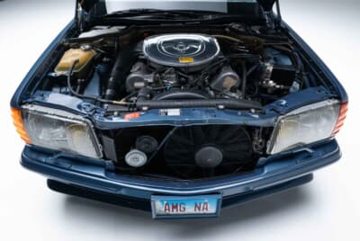 メルセデス・ベンツ「500SEL 5.0 AMG ブルーベリー」（C）Courtesy of RM Sotheby's
