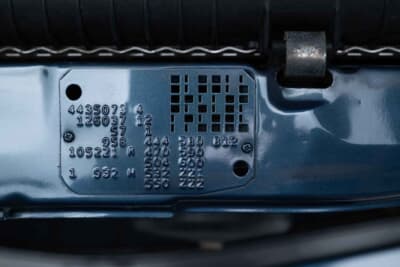 メルセデス・ベンツ「500SEL 5.0 AMG ブルーベリー」（C）Courtesy of RM Sotheby's