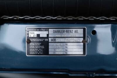 メルセデス・ベンツ「500SEL 5.0 AMG ブルーベリー」（C）Courtesy of RM Sotheby's