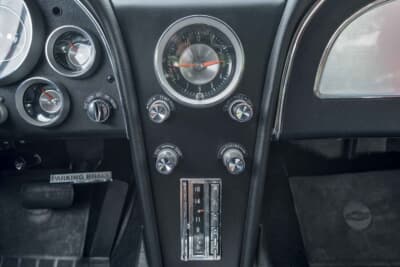 13万7500ドル（邦貨換算約1990万円）で落札されたシボレー「コルベット C2スプリットウインドウ」（C）Courtesy of RM Sotheby's