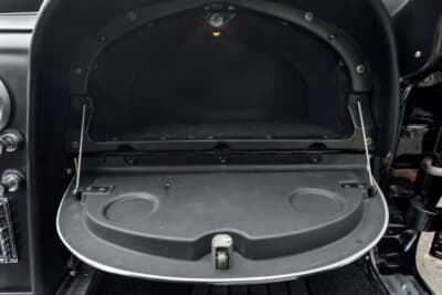 13万7500ドル（邦貨換算約1990万円）で落札されたシボレー「コルベット C2スプリットウインドウ」（C）Courtesy of RM Sotheby's
