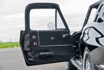 13万7500ドル（邦貨換算約1990万円）で落札されたシボレー「コルベット C2スプリットウインドウ」（C）Courtesy of RM Sotheby's