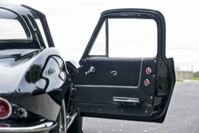 13万7500ドル（邦貨換算約1990万円）で落札されたシボレー「コルベット C2スプリットウインドウ」（C）Courtesy of RM Sotheby's
