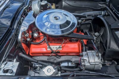 13万7500ドル（邦貨換算約1990万円）で落札されたシボレー「コルベット C2スプリットウインドウ」（C）Courtesy of RM Sotheby's