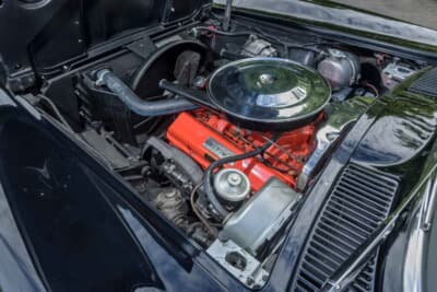 13万7500ドル（邦貨換算約1990万円）で落札されたシボレー「コルベット C2スプリットウインドウ」（C）Courtesy of RM Sotheby's