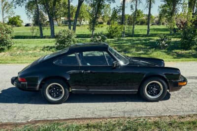 9万6800ドル（邦貨換算約1430万円）で落札されたポルシェ「911SC」（C）Courtesy of RM Sotheby's