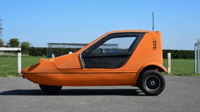 オークション終了後に落札された「ボンド・バグ700ES」（C）iconicauctioneers