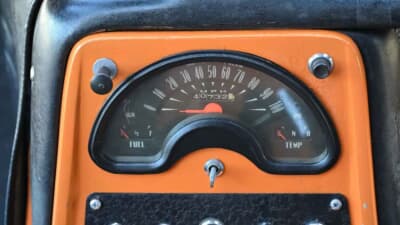 オークション終了後に落札された「ボンド・バグ700ES」（C）iconicauctioneers