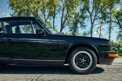 9万6800ドル（邦貨換算約1430万円）で落札されたポルシェ「911SC」（C）Courtesy of RM Sotheby's