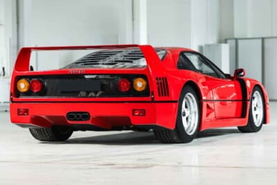 281万7500ユーロ（邦貨換算約4億5770万円）で落札されたフェラーリ「F40」（C）Courtesy of RM Sotheby's