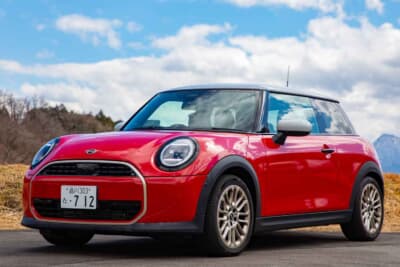 ミニクーパー：先代F56よりも大幅にシンプルなミニマル調だ