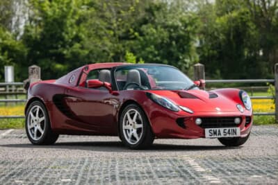 1万5750英ポンド（邦貨換算約311万円）で落札されたロータス「エリーゼ」（C）iconicauctioneers