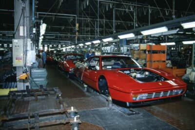 フェラーリ 328は御覧のようにラインで流れていた