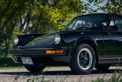9万6800ドル（邦貨換算約1430万円）で落札されたポルシェ「911SC」（C）Courtesy of RM Sotheby's