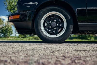 9万6800ドル（邦貨換算約1430万円）で落札されたポルシェ「911SC」（C）Courtesy of RM Sotheby's