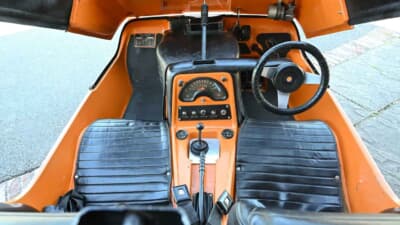 オークション終了後に落札された「ボンド・バグ700ES」（C）iconicauctioneers