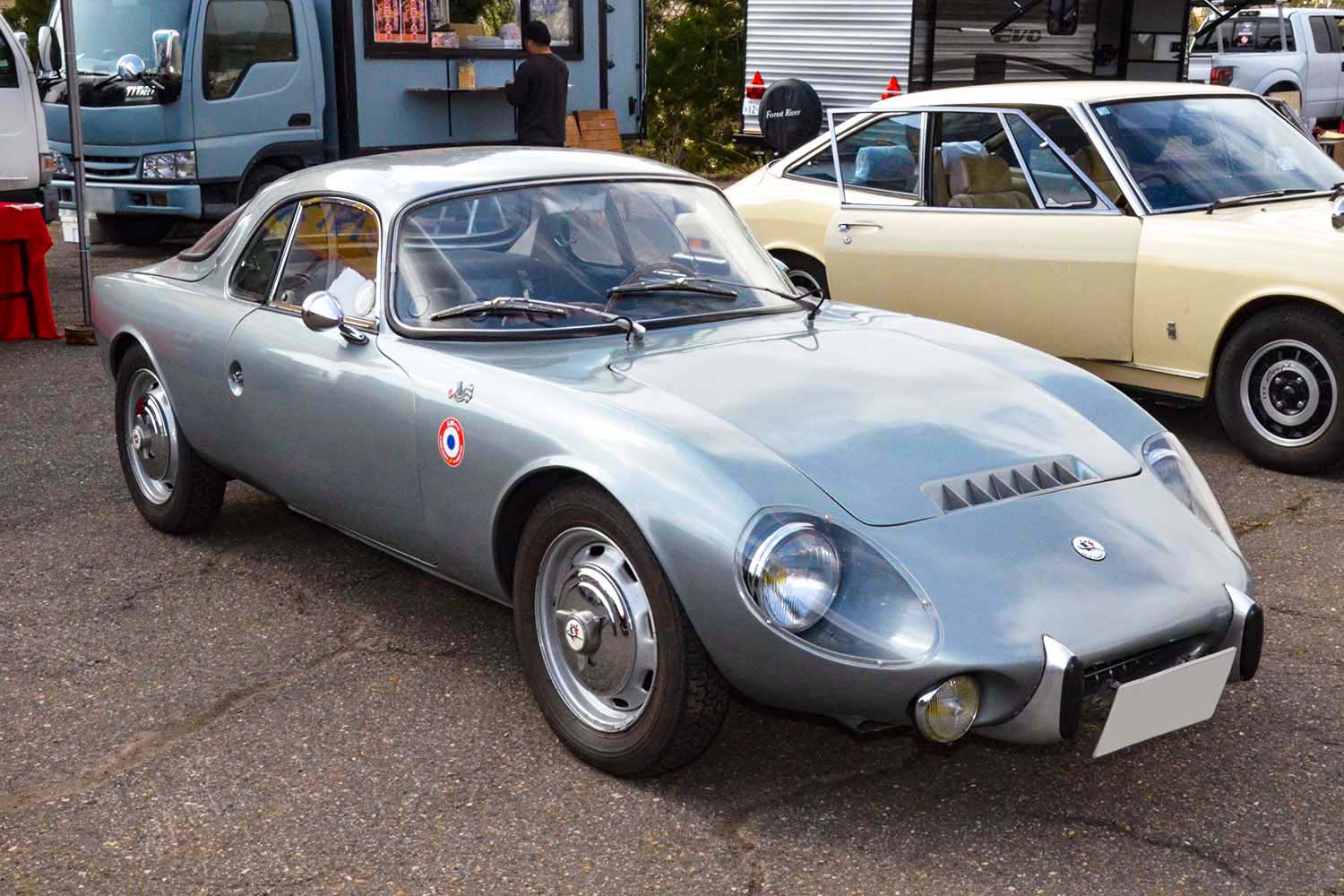 世界初の市販ミッドシップスポーツカーを海外から購入！「クルマとは