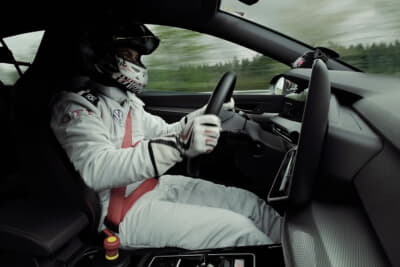 フォルクスワーゲン ゴルフGTI エディション50：ニュルブルクリンク北コースでは、プロドライバーのベンジャミン・ロイヒター氏によって7分46秒13という最速ラップタイムを記録。これはフォルクスワーゲン市販モデル史上最速の記録である