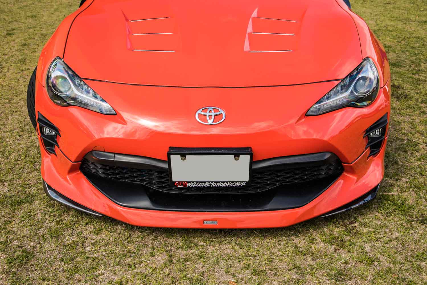 標準のオレンジとはひと味違う！限定色ソーラーオレンジのトヨタ