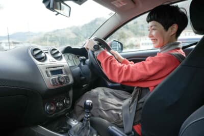 7年間約6万キロを2008年式のアルファ ロメオ ミトと共にしたジュンさん。真っ赤で目立つクルマということから、前後する運転者たちに不快な想いをさせないような運転を心がけるきっかけになったそうだ