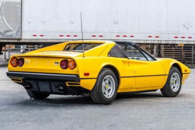 10万ドル〜12万5000ドル（邦貨換算で約1477万〜1846万円）で現在も販売中のフェラーリ「308GTS」（C）Courtesy of RM Sotheby's
