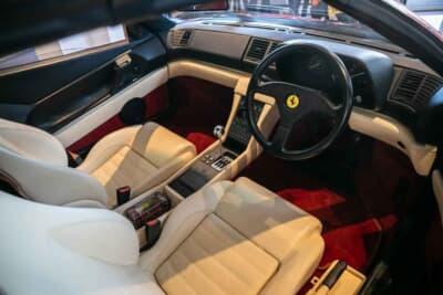 5万6250英ポンド（邦貨換算約1100万円）落札されたフェラーリ「348スパイダー」（C）iconicauctioneers