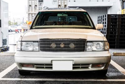 トヨタ クラウンワゴン：外観は基本ノーマルながら、ローダウンサスにより車高は低めに設定