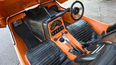 オークション終了後に落札された「ボンド・バグ700ES」（C）iconicauctioneers