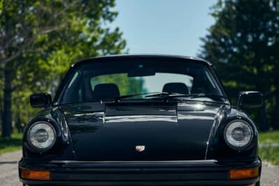 9万6800ドル（邦貨換算約1430万円）で落札されたポルシェ「911SC」（C）Courtesy of RM Sotheby's