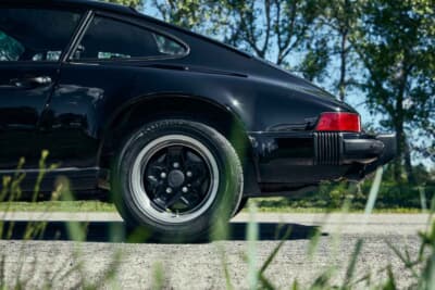 9万6800ドル（邦貨換算約1430万円）で落札されたポルシェ「911SC」（C）Courtesy of RM Sotheby's