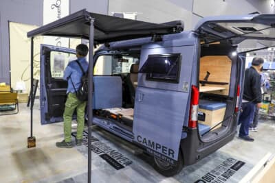 STSキャンパー ジャーニーシーサイドスタイル:スマートトータルサービスが製作販売するSTSキャンパーシリーズは、ホンダ N-VANの利便性を最大限に活用した多目的軽キャンパーだ