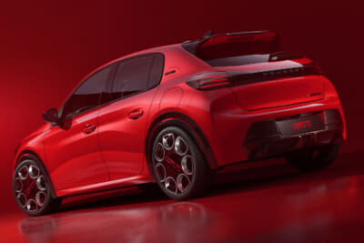 プジョー E-208 GTi:本モデルはプジョー史上初となるフル電動のGTi。「運転する歓び」を電動時代に継承する一台に仕上がっている