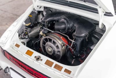 100万～150万ユーロ（邦貨換算約1億6245万～2億4365万円）で現在も販売中のポルシェ「911カレラRS 3.0」C）Courtesy of RM Sotheby's