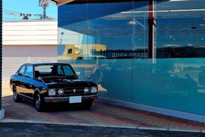 施設内にはトヨタ カリーナの姿も