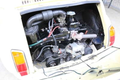 フィアット 500：排気量650ccのエンジンに軽量ビックバルブとハイカムを奢り、ノーマル（500用）のキャブレター組み合わせている