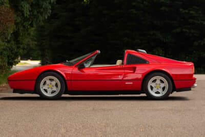 4万8300英ポンド（邦貨換算約960万円）で落札されたフェラーリ「328GTS」（C）Courtesy of RM Sotheby's