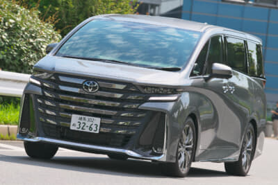 ヴェルファイアPHEV：車両重量が約2.5tもあるとは思えないほどスムースな加速が特徴