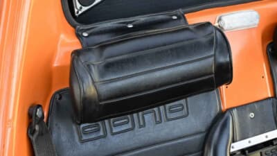 オークション終了後に落札された「ボンド・バグ700ES」（C）iconicauctioneers