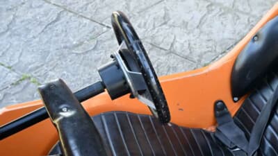 オークション終了後に落札された「ボンド・バグ700ES」（C）iconicauctioneers