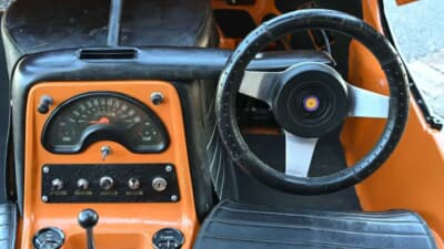 オークション終了後に落札された「ボンド・バグ700ES」（C）iconicauctioneers